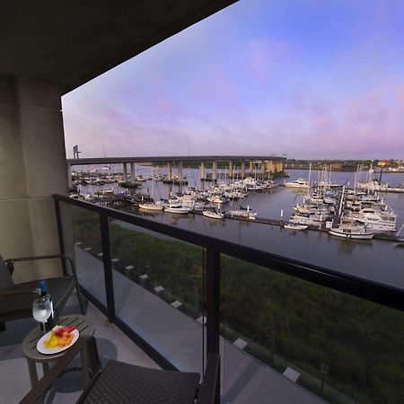 Hilton Garden Inn Charleston Waterfront/Downtown Extérieur photo