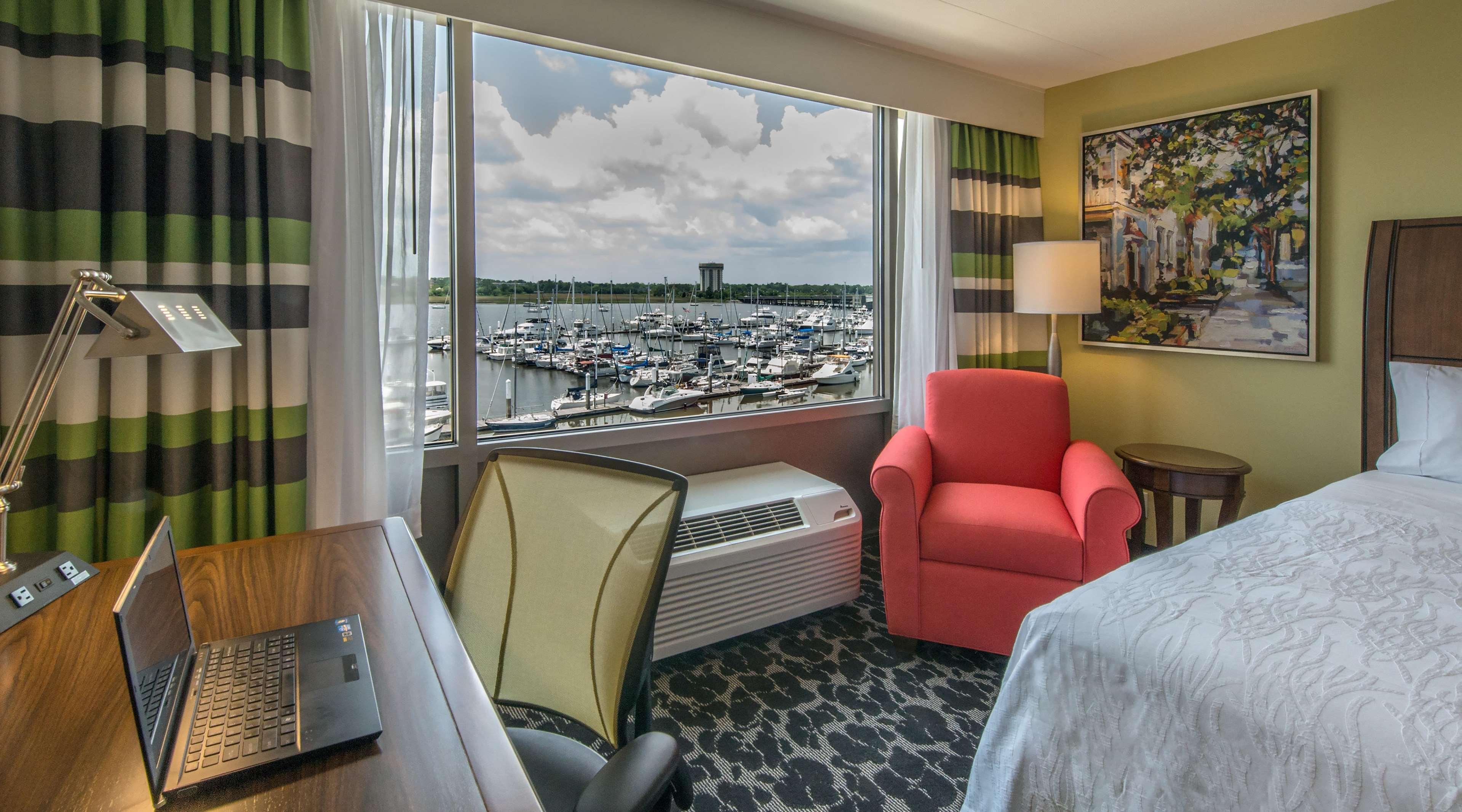 Hilton Garden Inn Charleston Waterfront/Downtown Extérieur photo