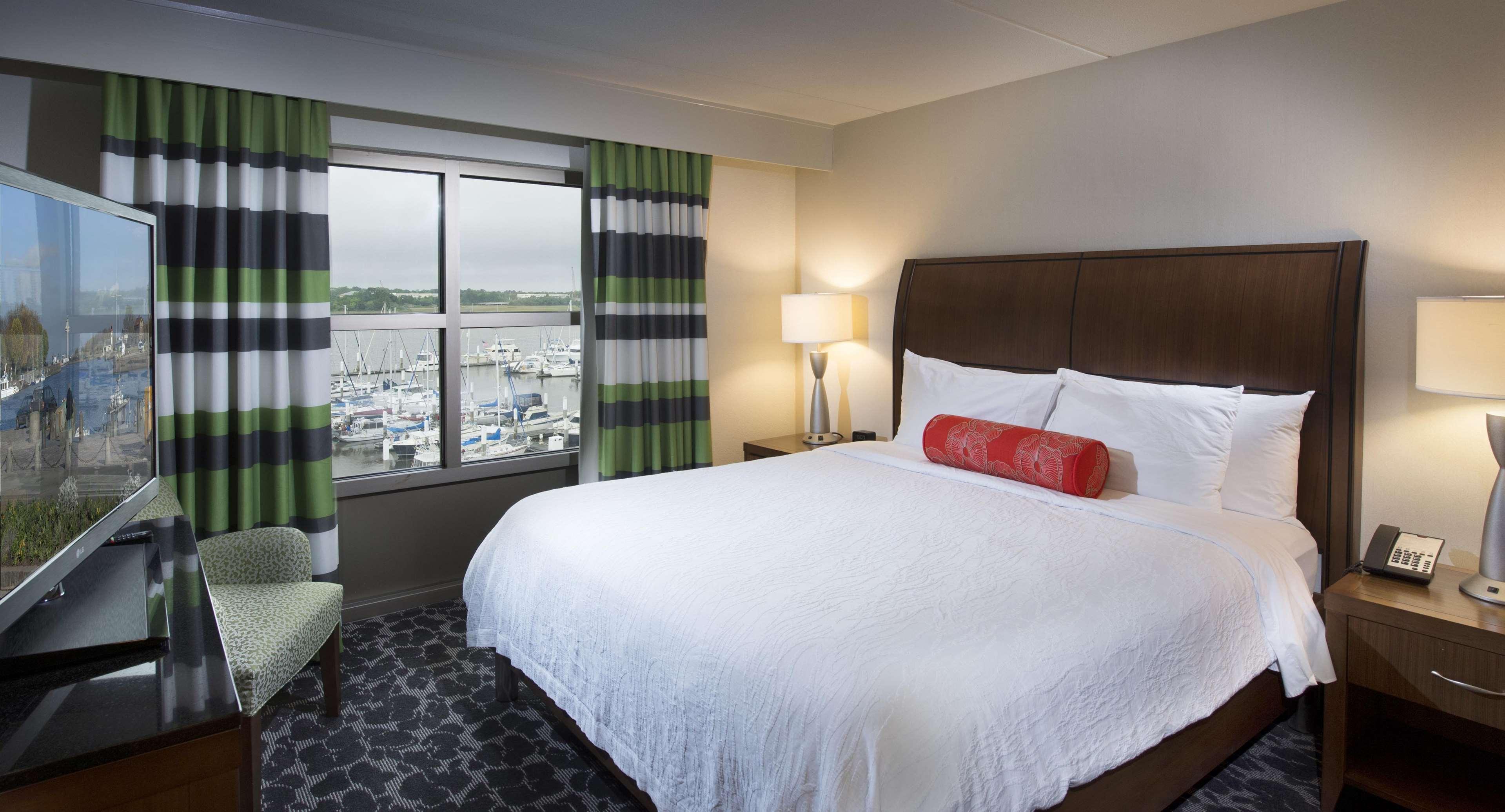 Hilton Garden Inn Charleston Waterfront/Downtown Extérieur photo