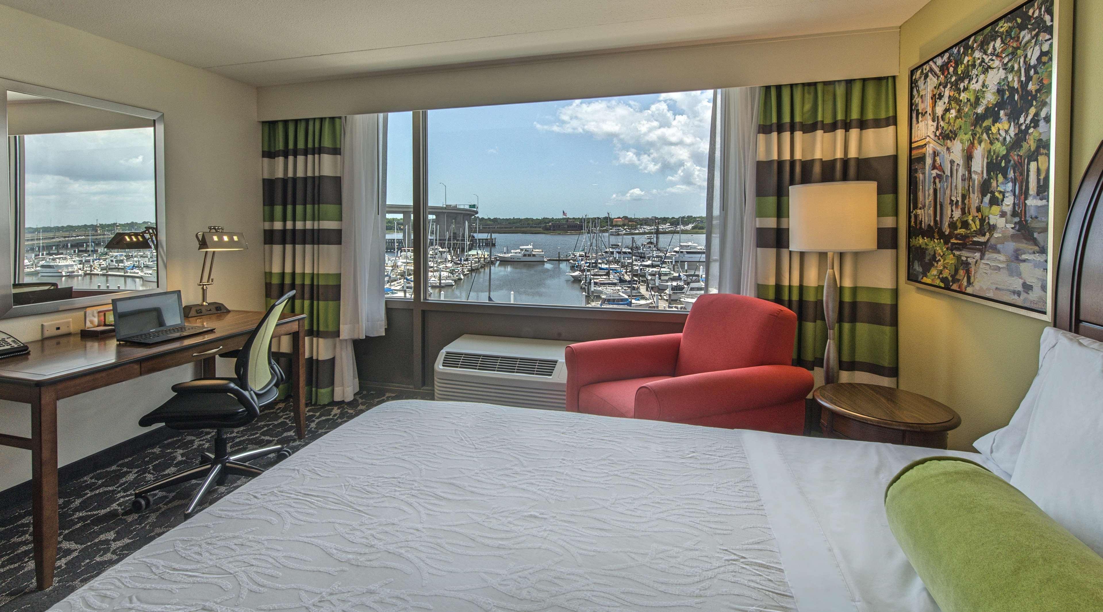 Hilton Garden Inn Charleston Waterfront/Downtown Extérieur photo