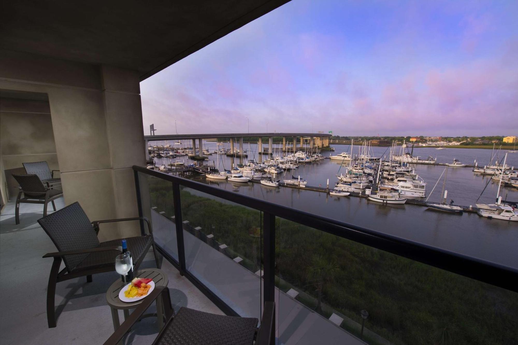 Hilton Garden Inn Charleston Waterfront/Downtown Extérieur photo