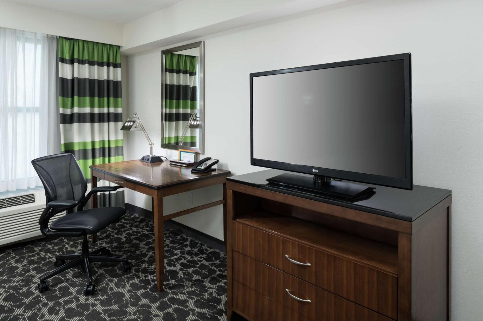 Hilton Garden Inn Charleston Waterfront/Downtown Extérieur photo